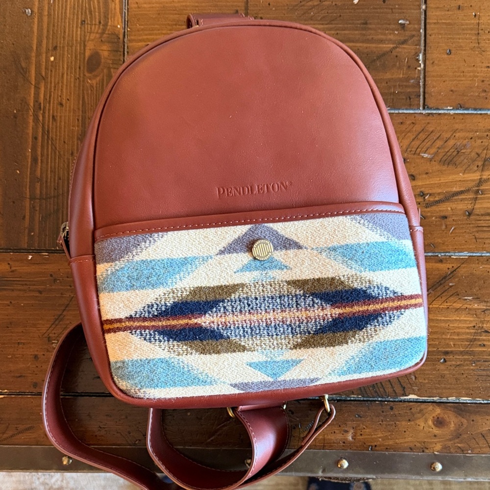 ❄️BRAND NEW❄️ Pendleton Wyeth Trail Mini Sling -  Leather Backpack